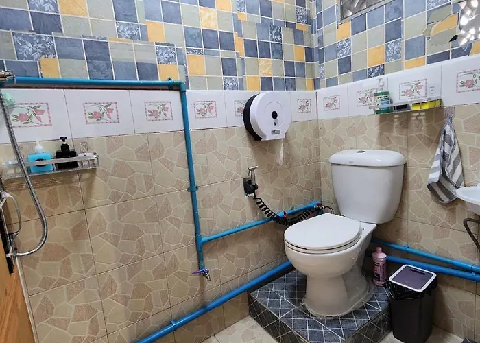 211 Spacious With Breezy Fan Full Amenities With Free Wi-fi *