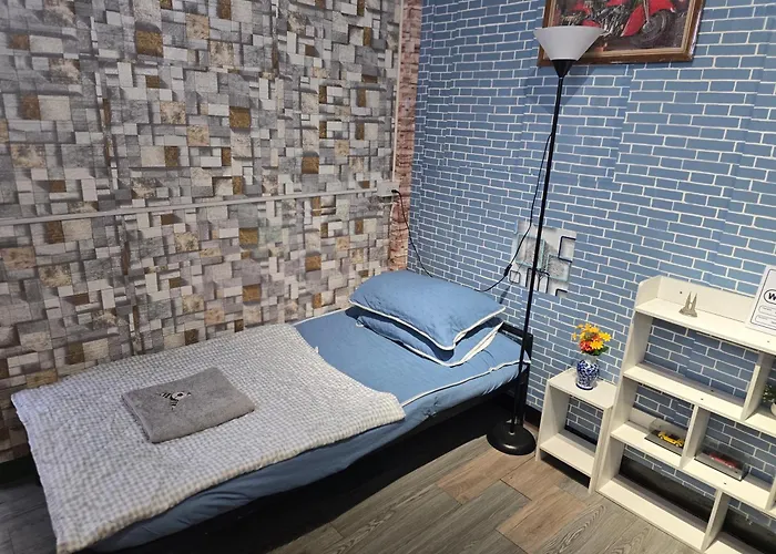 211 Spacious With Breezy Fan Full Amenities With Free Wi-fi Apartment Bangkok
