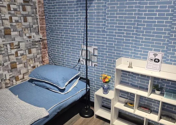 Apartment 211 Spacious With Breezy Fan Full Amenities With Free Wi-fi